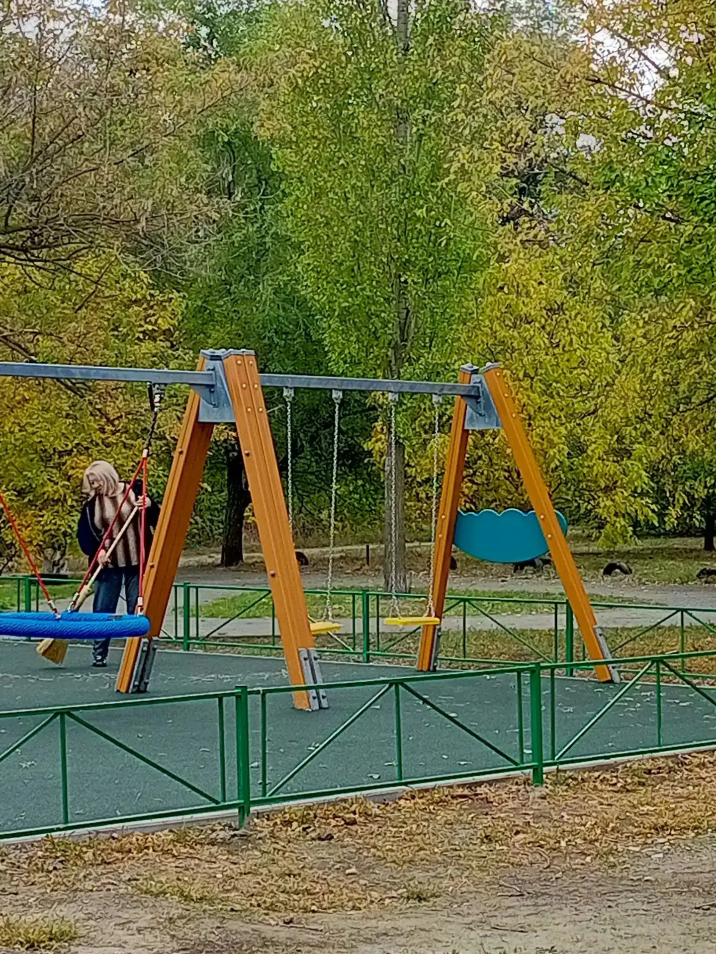 На протяжении месяца в нашем городе проводятся субботники и мероприятия по уборке и бла...