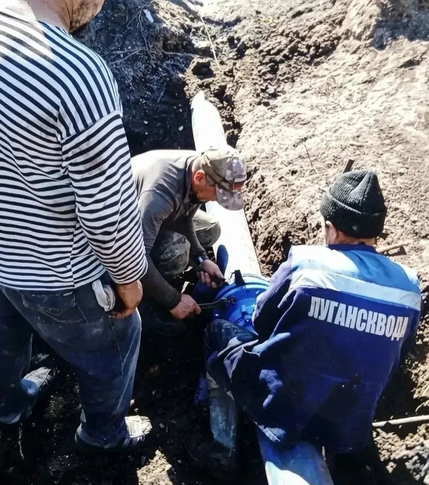 👷 В Суходольске меняют аварийный коллектор