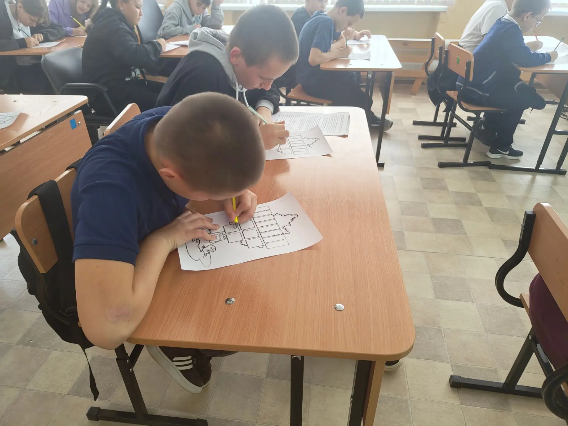 🏡 Классный час «Семья и семейные ценности»: один на всех!