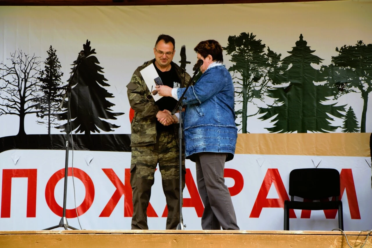 «Отец, слышишь, рубит, а я отвожу!»