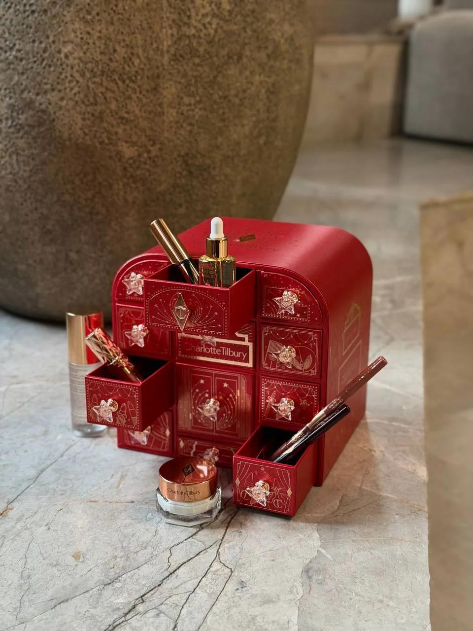 Новый бьюти-адвент-календарь Charlotte Tilbury новогодняя коллекция 2026 🎄