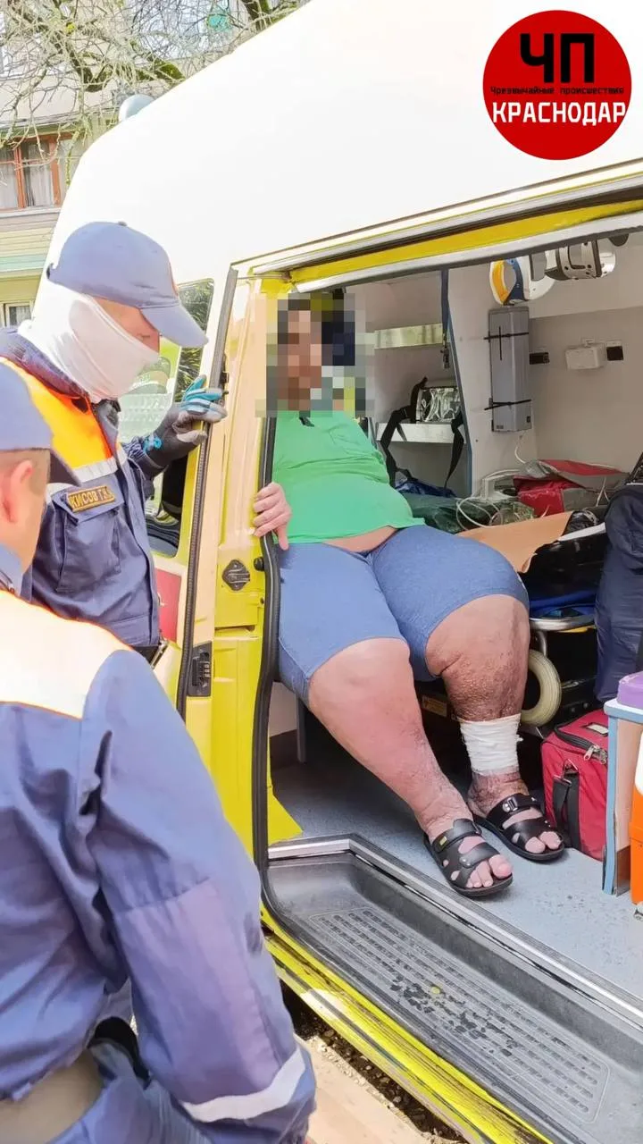 ⛑️ В Сочи спасатели помогли доставить домой пациента весом 225 кг
