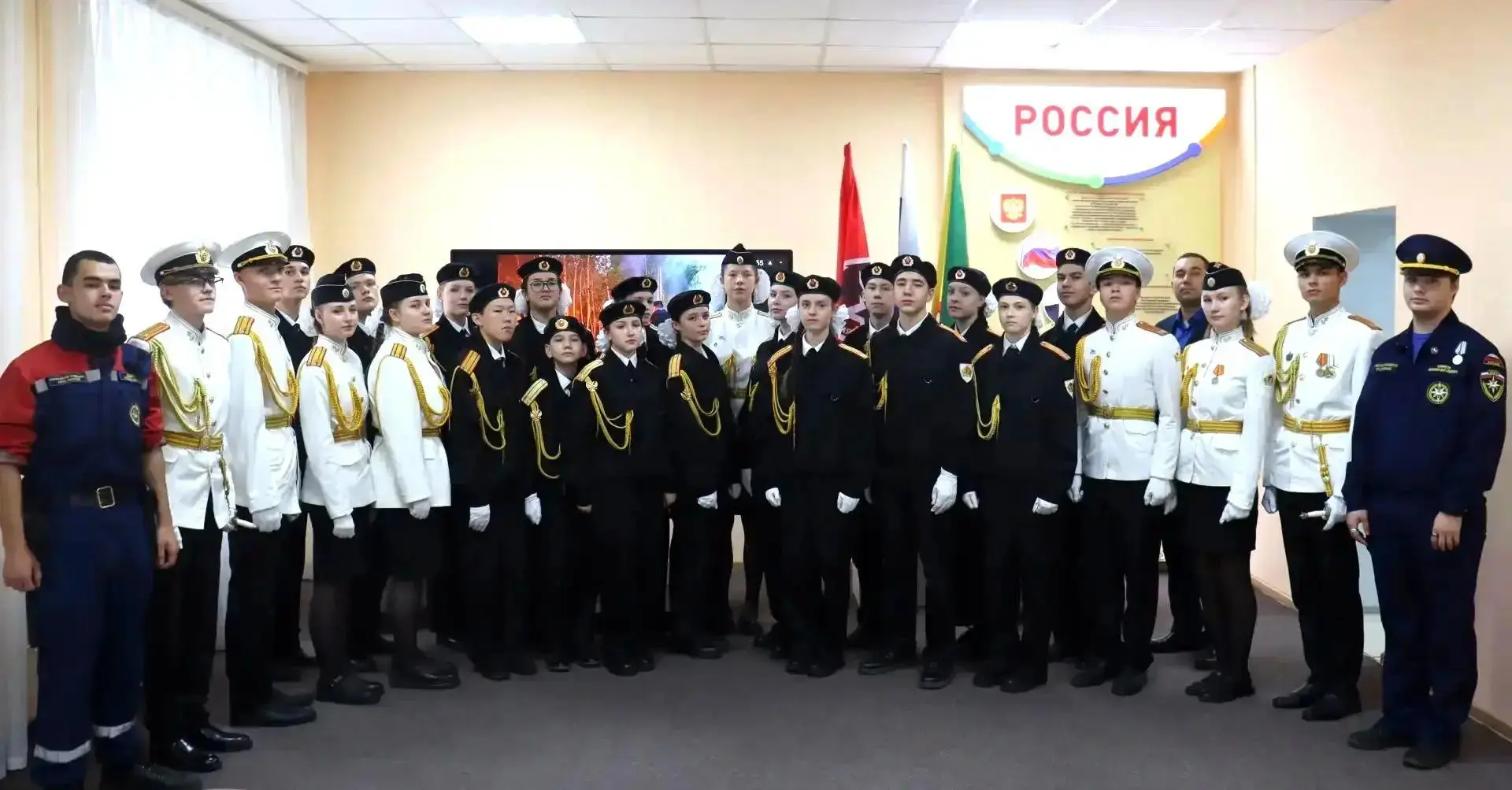 🇷🇺 Спасатели и Почётный караул в Доме юнармии