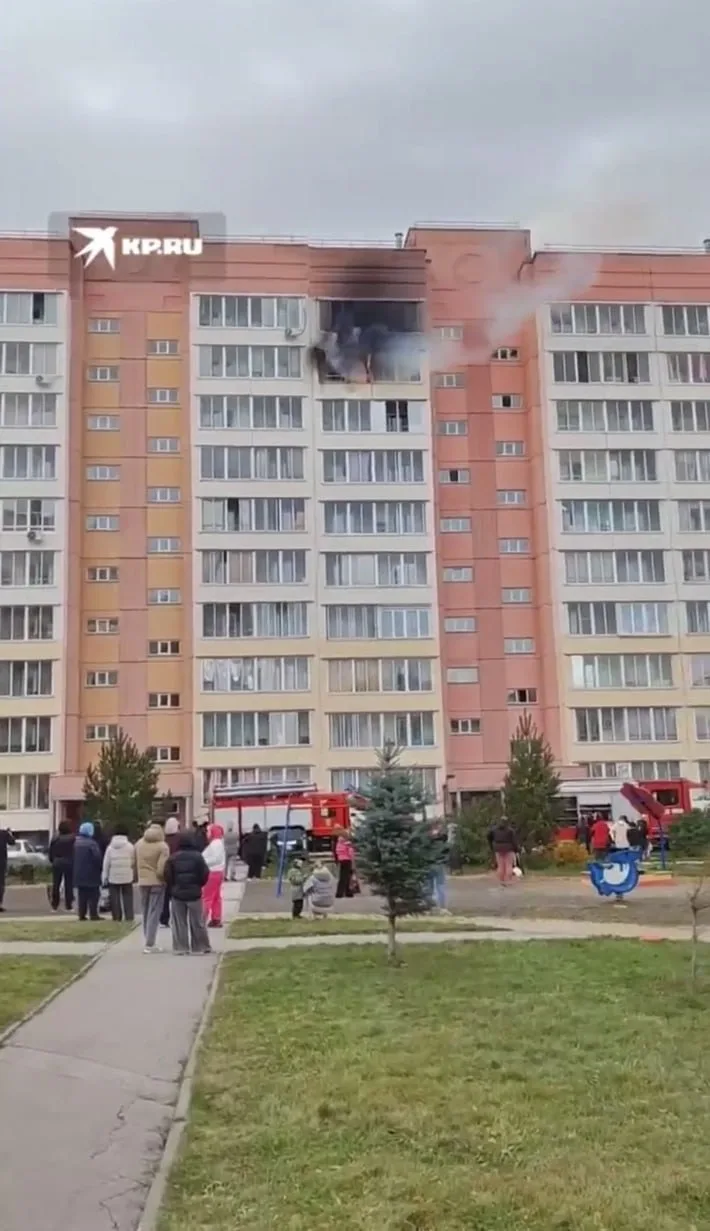 В Кировском районе по улице Петухова 99/1 сгорела квартира - люди остались без жилья, с...