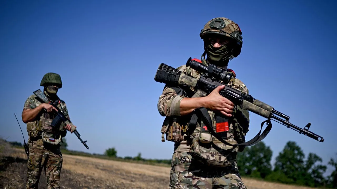 Сапер обезвредил восемь мин, сбил два FPV-дрона ВСУ и спас товарища.