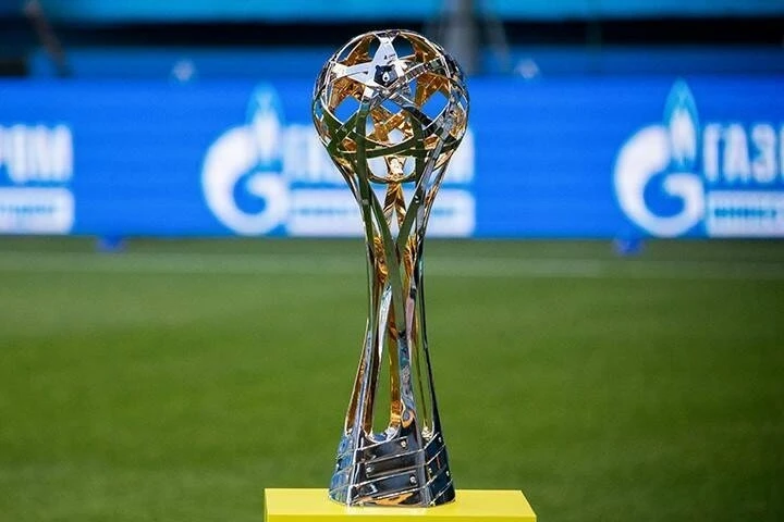 🏆⚽️ Кубок Российской Премьер-лиги разместился в Казани на улице Островского