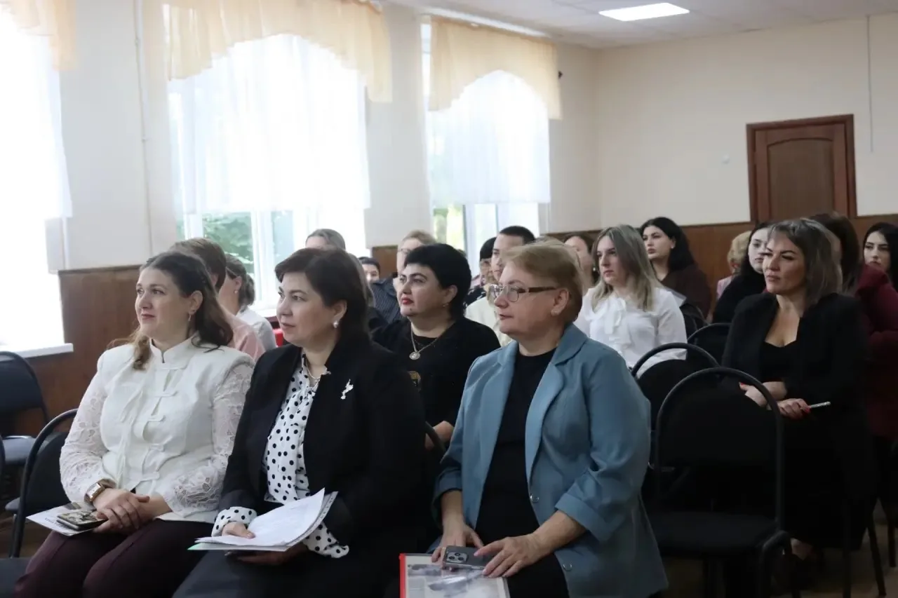 📜🖋️Вчера, 14 октября, у нас прошёл окружной практико‑ориентированный семинар для учит...