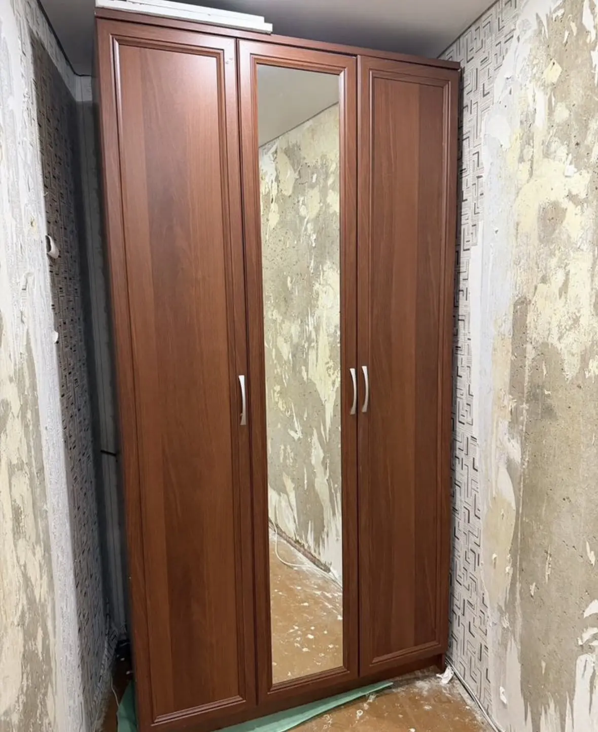 Продаю шкаф в отличном состоянии цена 8 тыс помогу с доставкой 89991326379 ширина 130 в...
