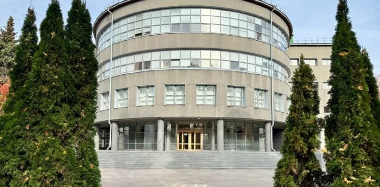 Шалабаев анонсировал сокращение штата мэрии на 10-15%.