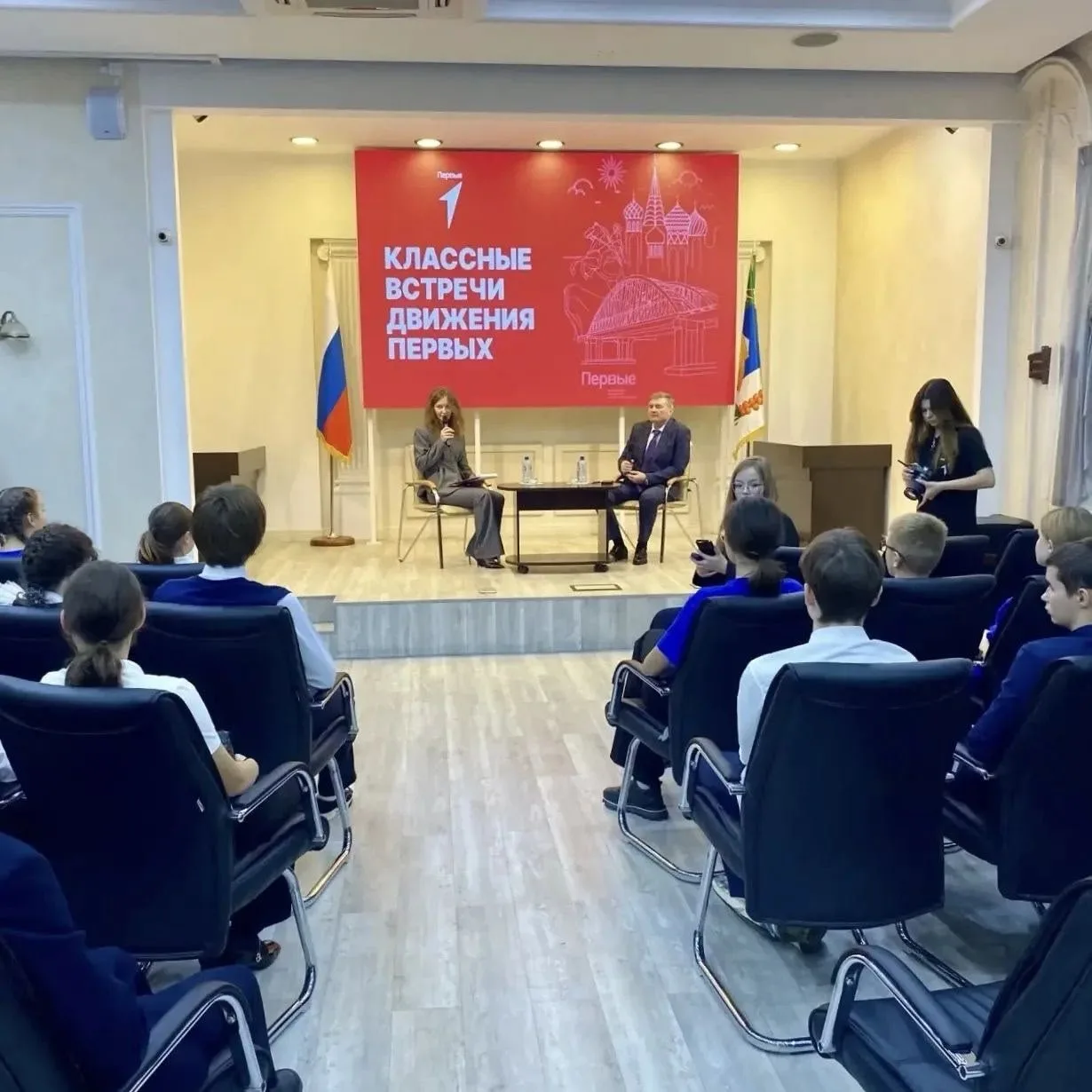 Старшеклассники пригорода встретились с первым лицом Новосибирского района