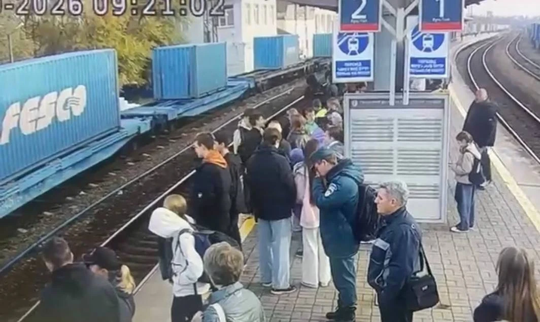 🚆😱 В Приморье 16-летний подросток потерял сознание и упал с платформы прямо под прибл...