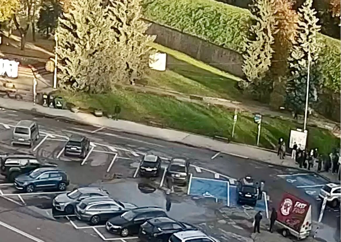 Камера - очередь из Нарвы (Эстония) в Россию https://balticlivecam.com/ru/cameras/eston...