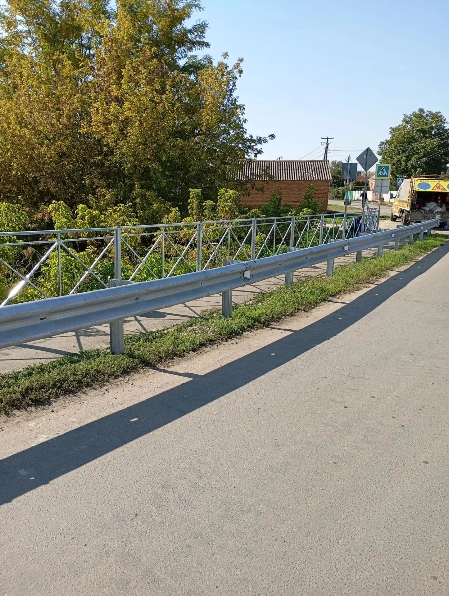 Выполнены работы по благоустройству бордюрного ограждения по адресу: х.Ленина, ул. Пион...