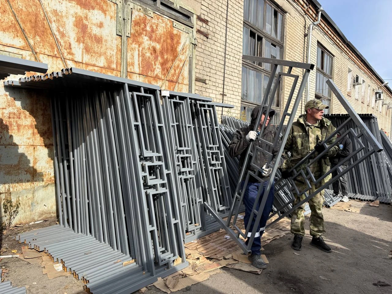 ⚡УПРАВЛЯЮЩИЕ КОМПАНИИ БЕЛОГОРСКА ПОЛУЧИЛИ ЛЕЕРНЫЕ ОГРАЖДЕНИЯ В ПОЛНОМ ОБЪЕМЕ.