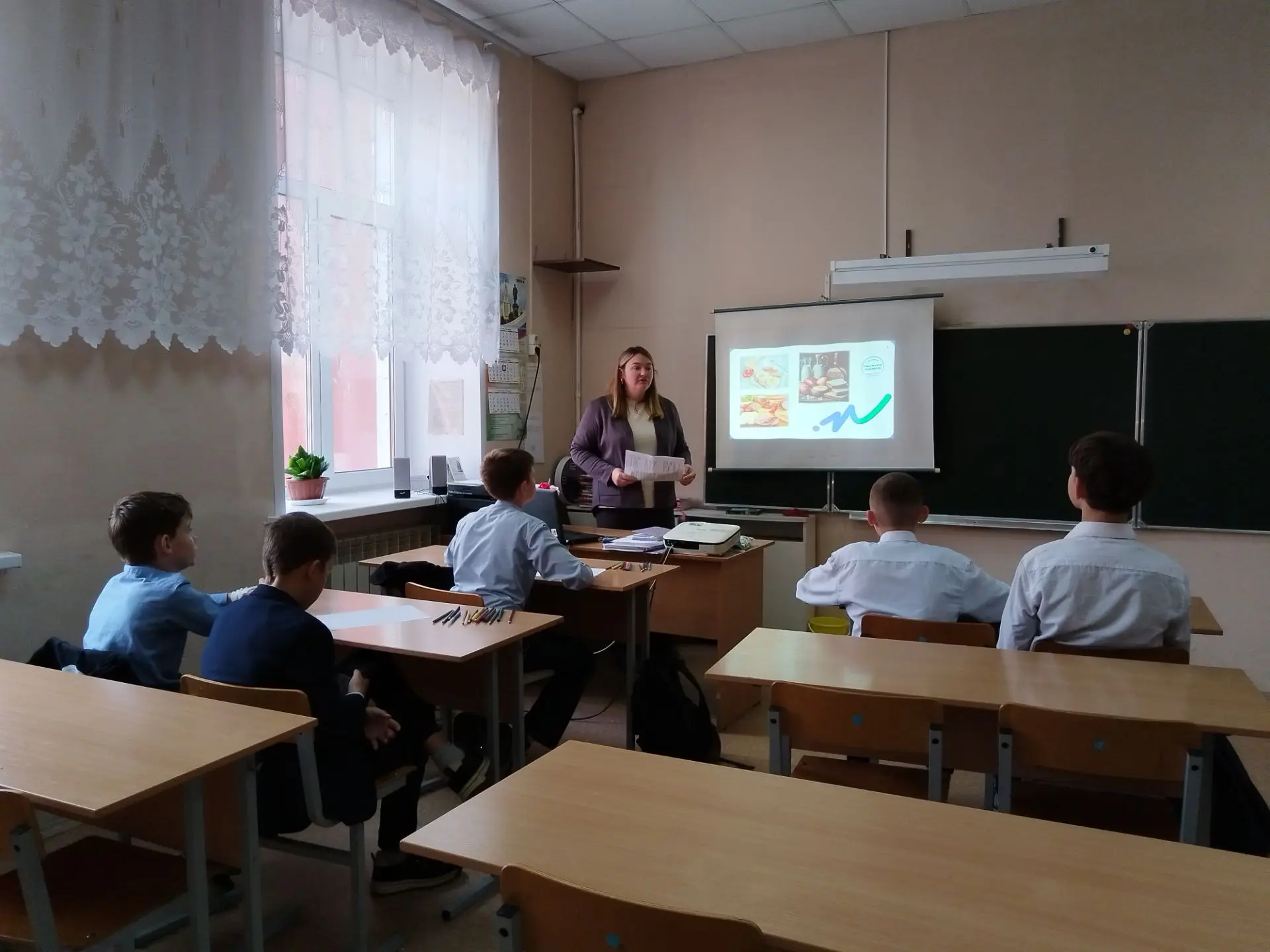 В рамках курса внеурочной деятельности в 6 классах состоялось занятие на тему "Сельское...