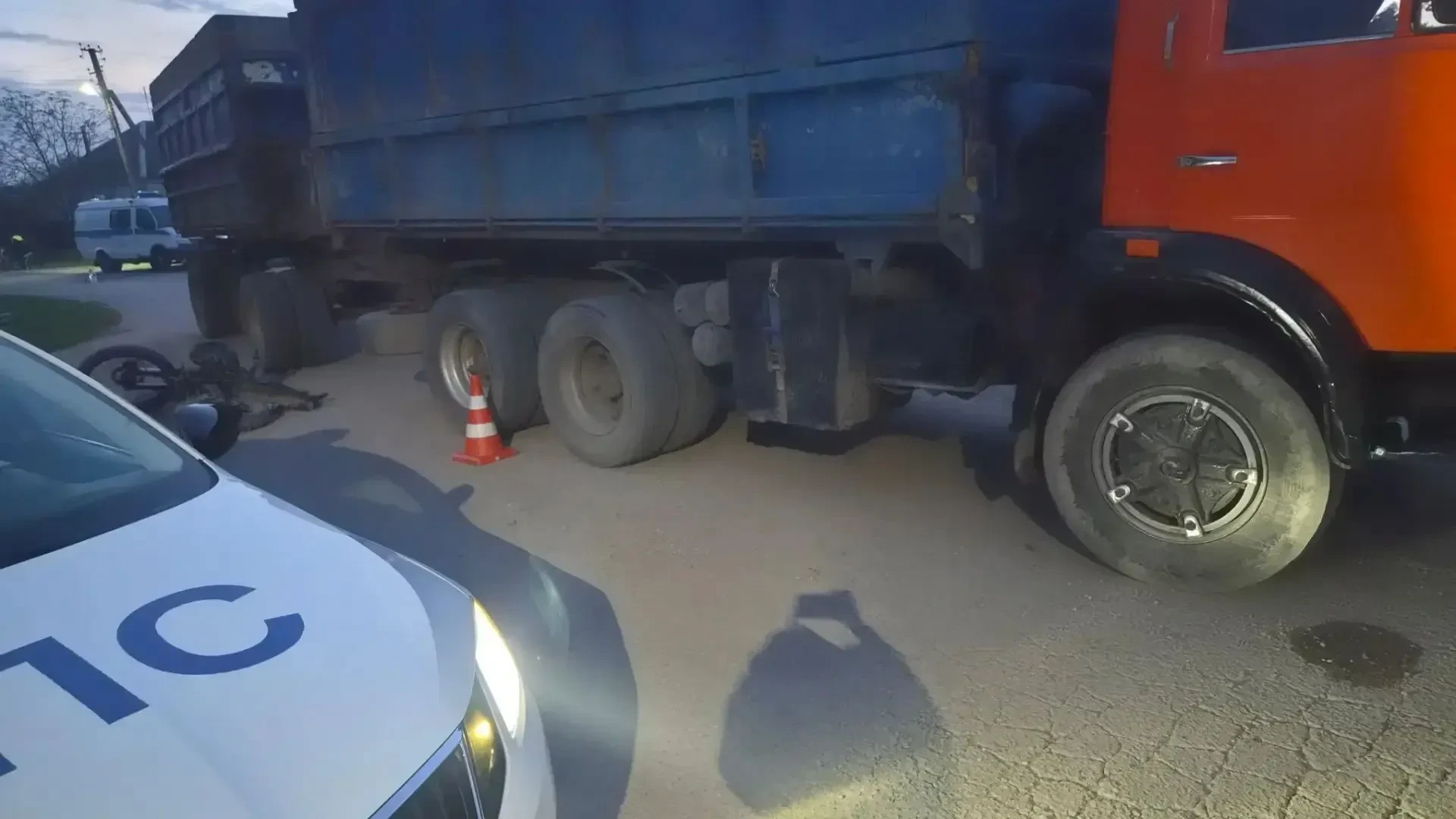 🛵❌🚚17-летний подросток на питбайке погиб в ДТП с грузовиком в Георгиевском округе