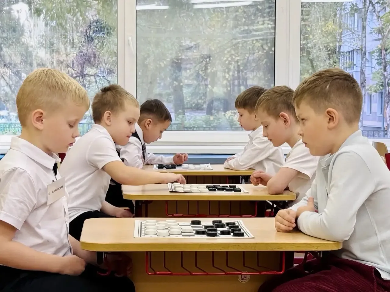 🏆 Когда в школе наступает шашечный переполох — даже малыши становятся гроссмейстерами!