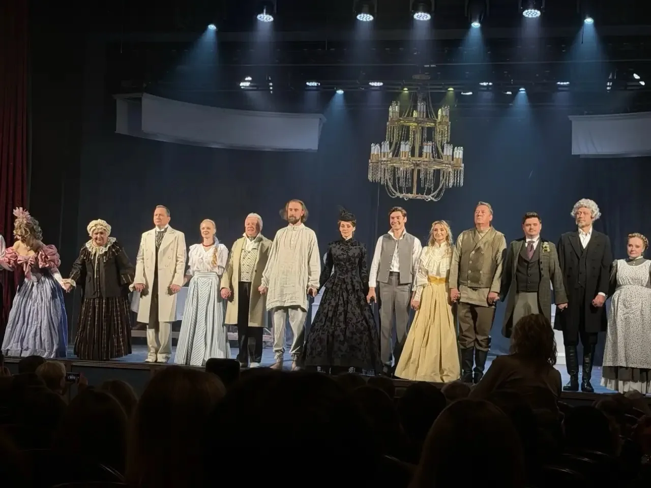 Ученики 10 А класса посмотрели спектакль «Отцы и дети» в театре РОСТА. Бережное и уважи...