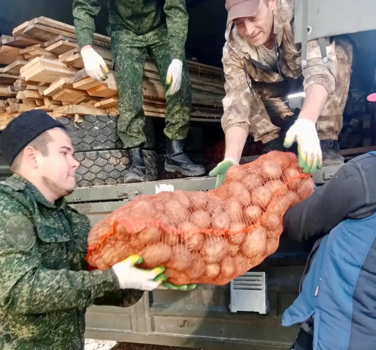 🌟Казаки станицы «Подгоренская» собрали и отправили крупную партию гуманитарной помощи ...