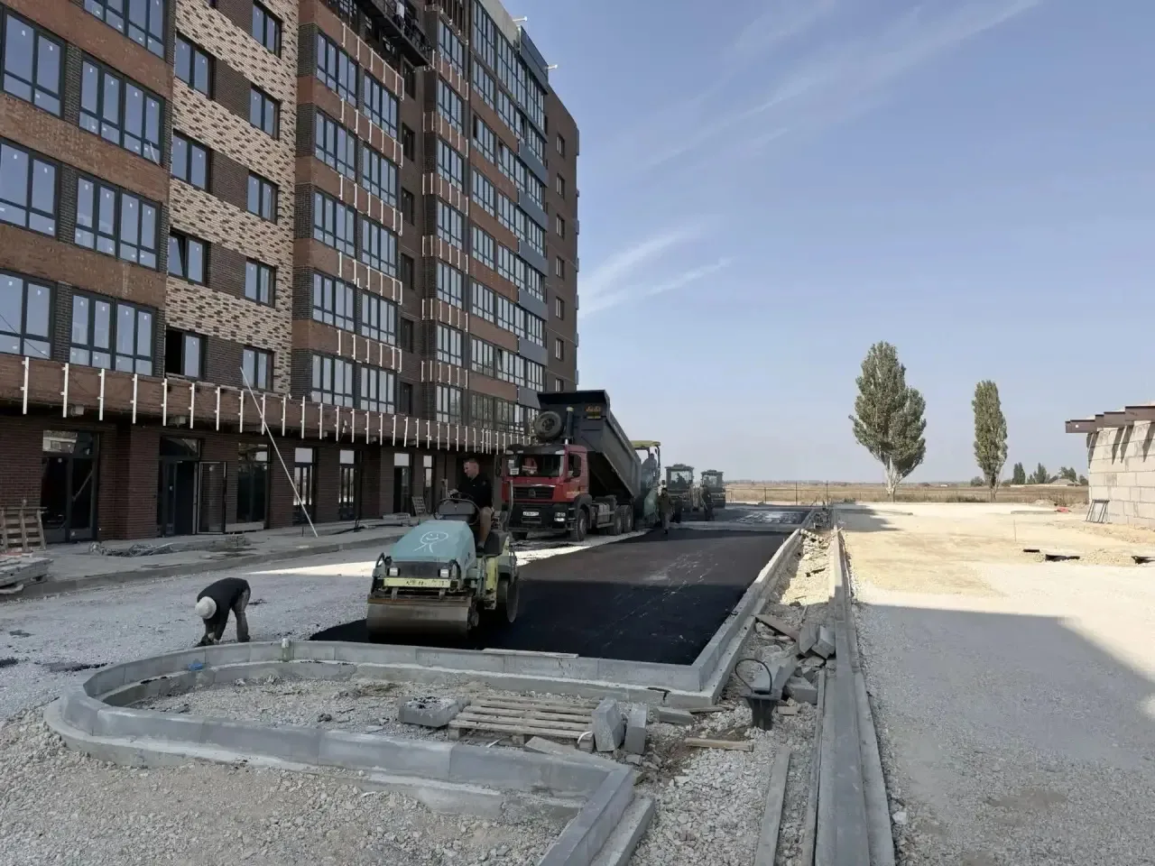 Пока мы участвуем в выставке в Москве: стройка идет полным ходом!