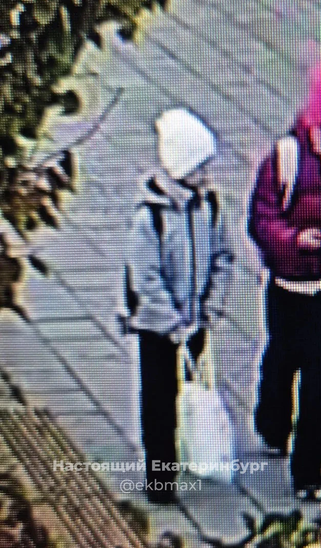 Вчера на парковке около ЦХиЭГ девочка в белой шапке оставила сумку со сменкой. Сумка пе...