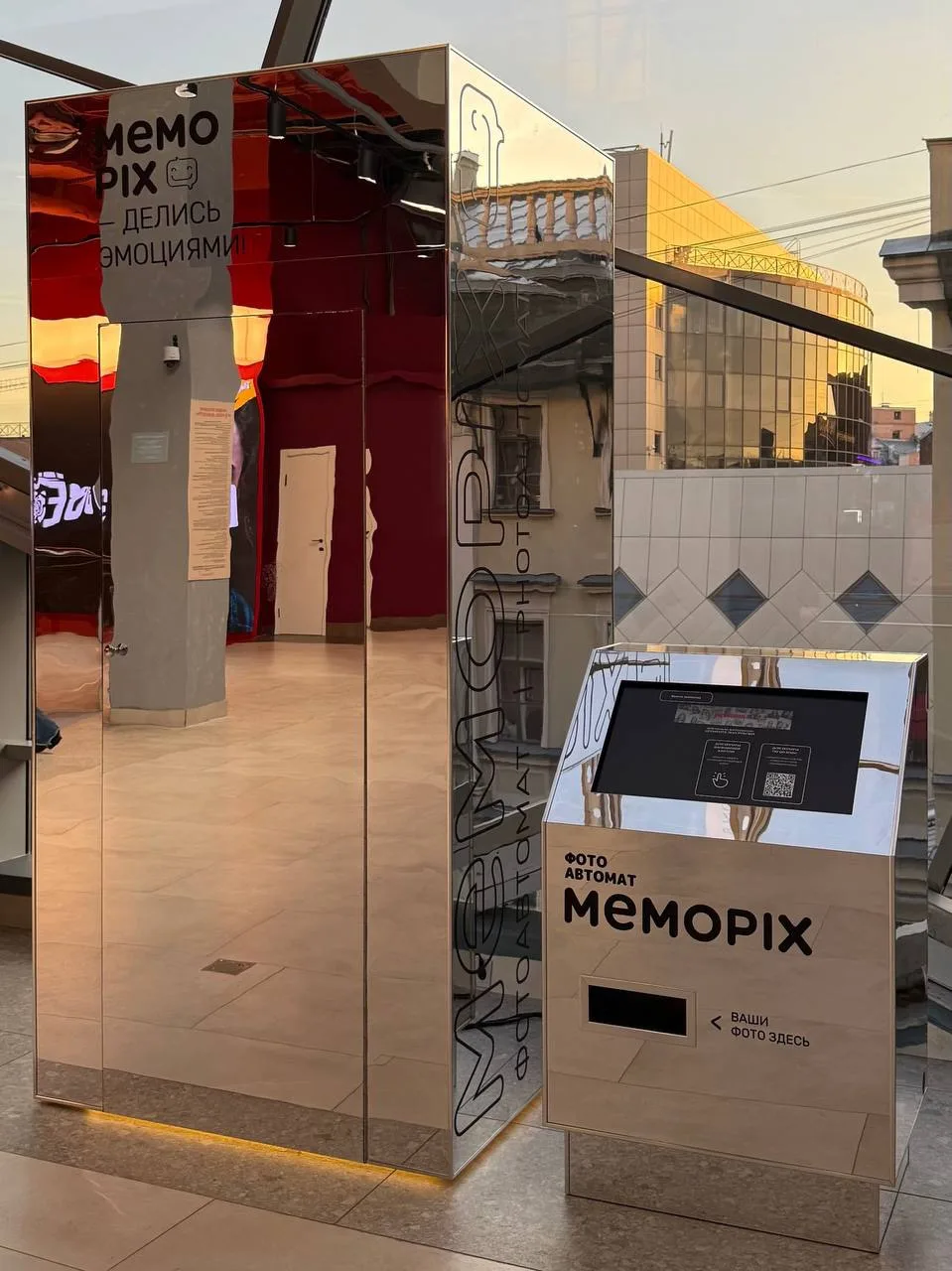 Пополняем наш #вишлист фотобудкой на Сенной площади всего за 300₽! 📸
