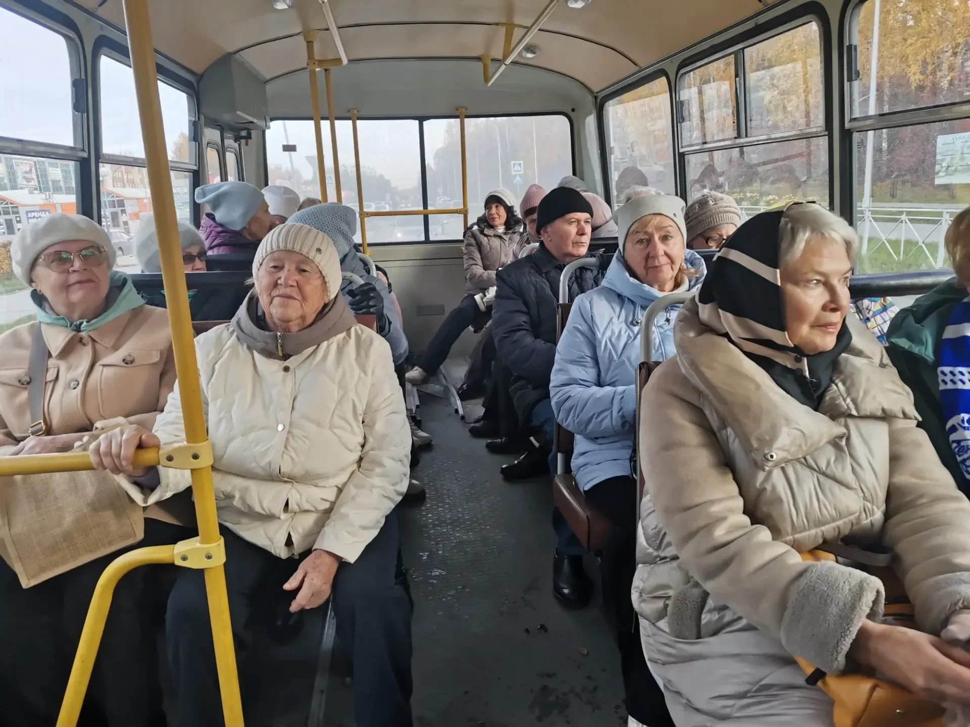 🚌 В Краснообске стартовала новая волна «Университета активного долголетия»!