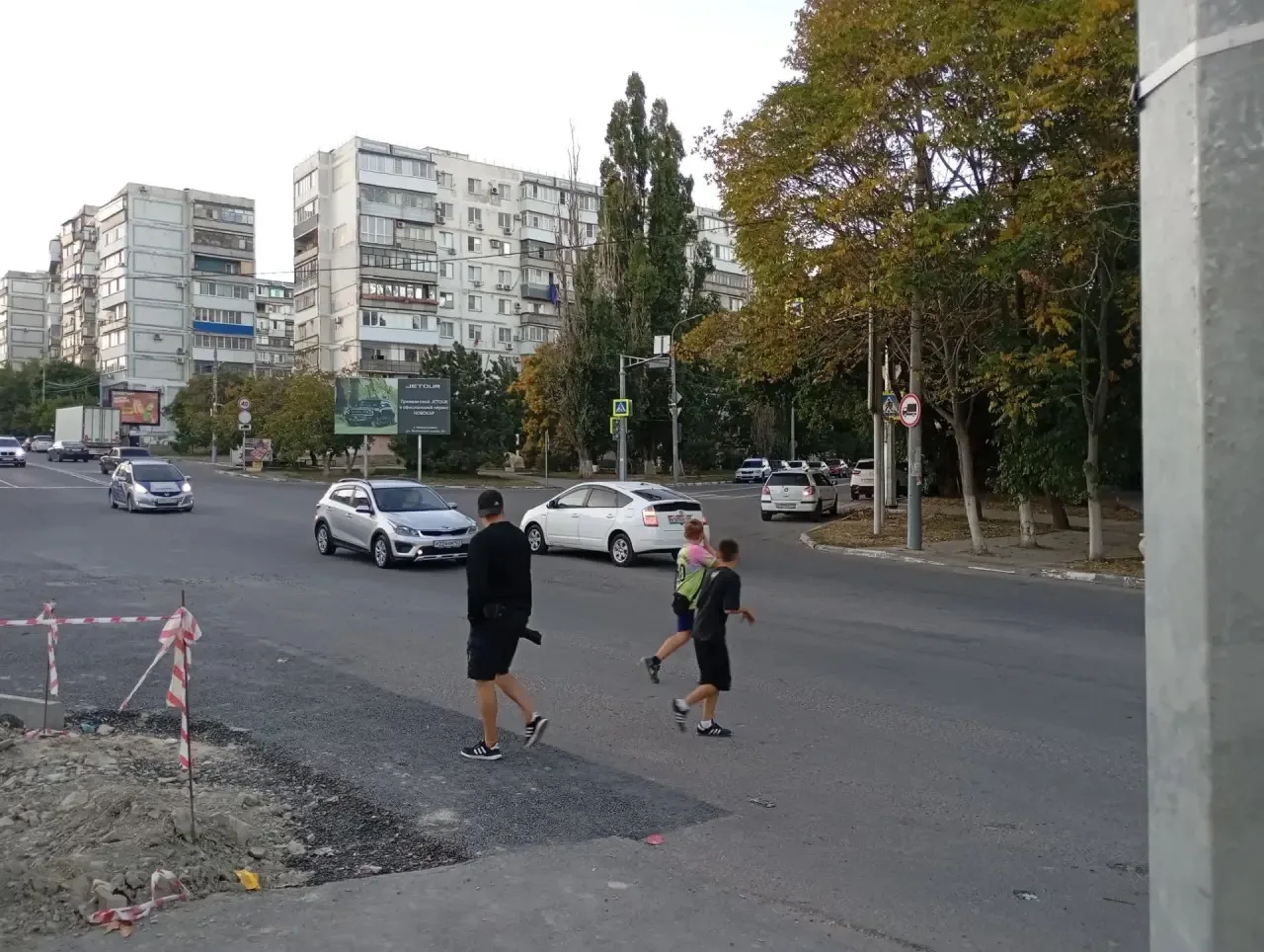 С четверга, а может и раньше  на пересечении улиц Волгоградская, Малоземельская, В. Бут...