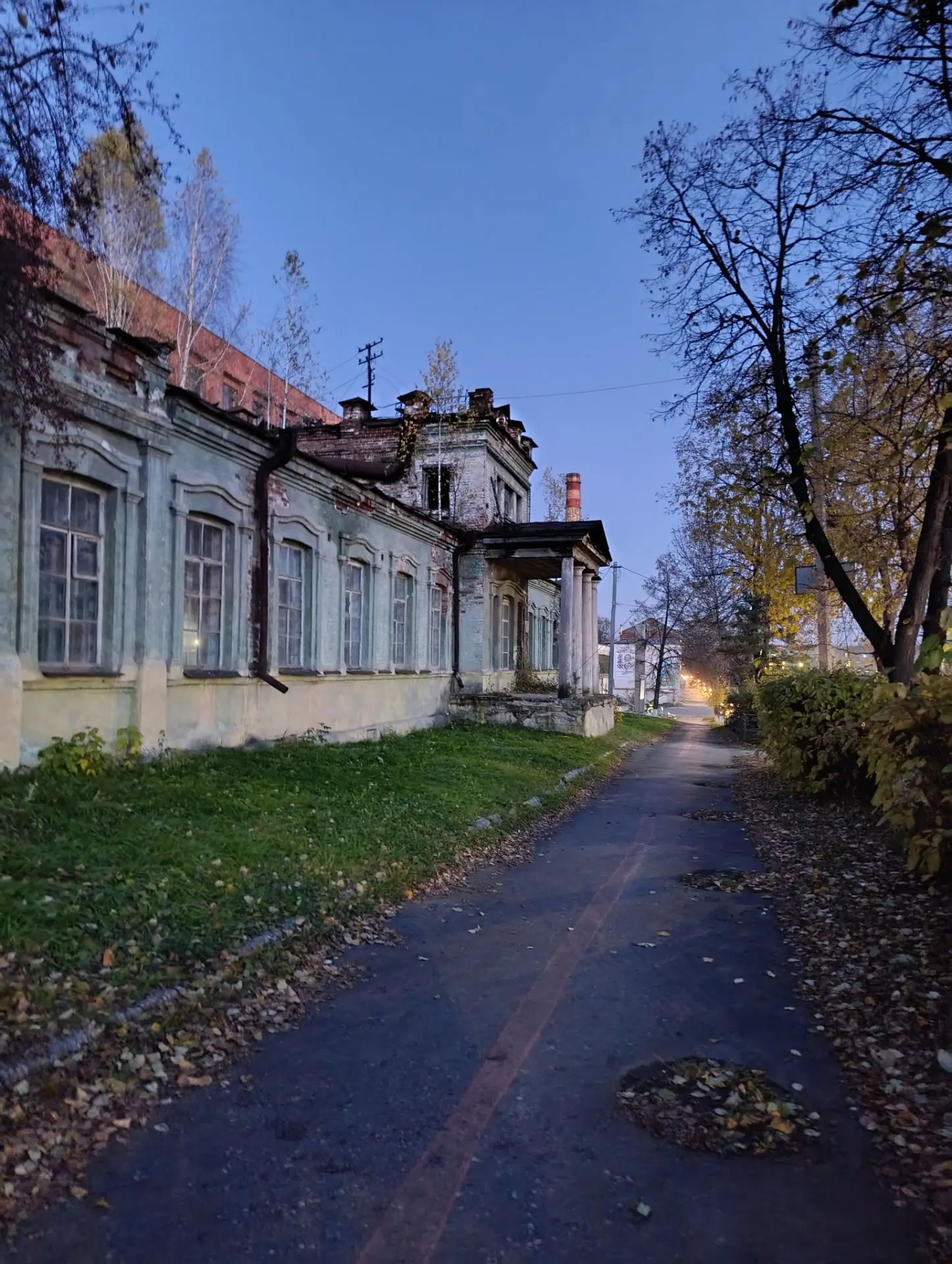 Егор занимается, мама гуляет. Сфотографировать закат - это святое😍