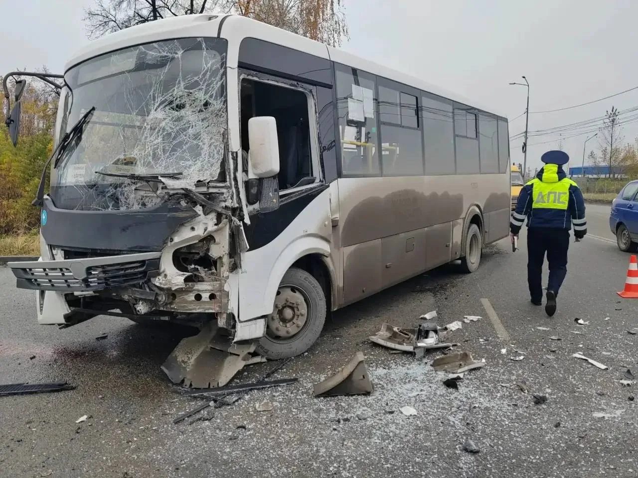 Восемь пассажиров автобуса пострадали в ДТП в Свердловской области