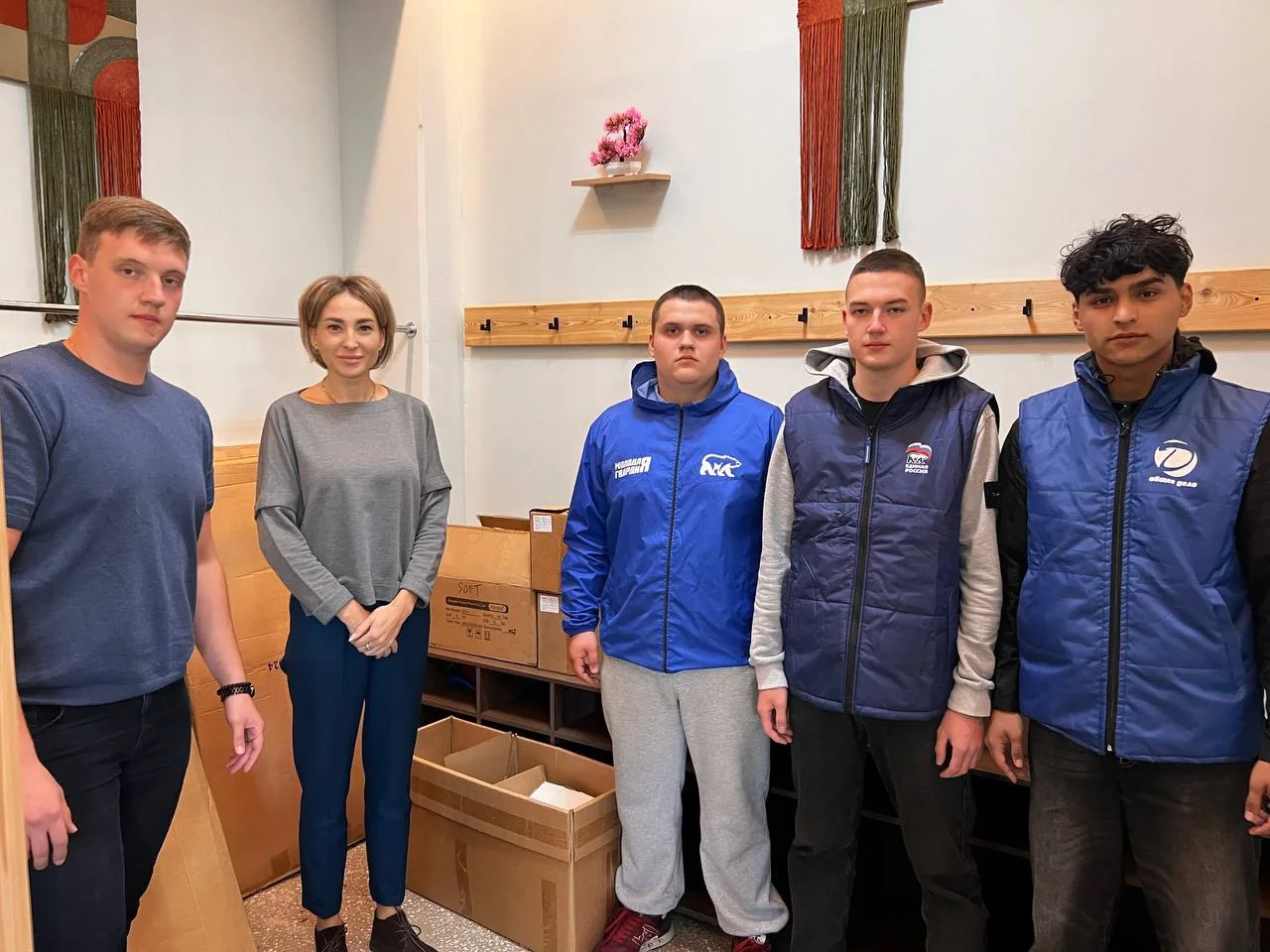 🔵 Молодогвардейцы Кировского района продолжают активную работу по сбору и отправке гум...