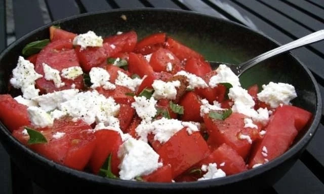 Салат из помидоров и феты 🍅