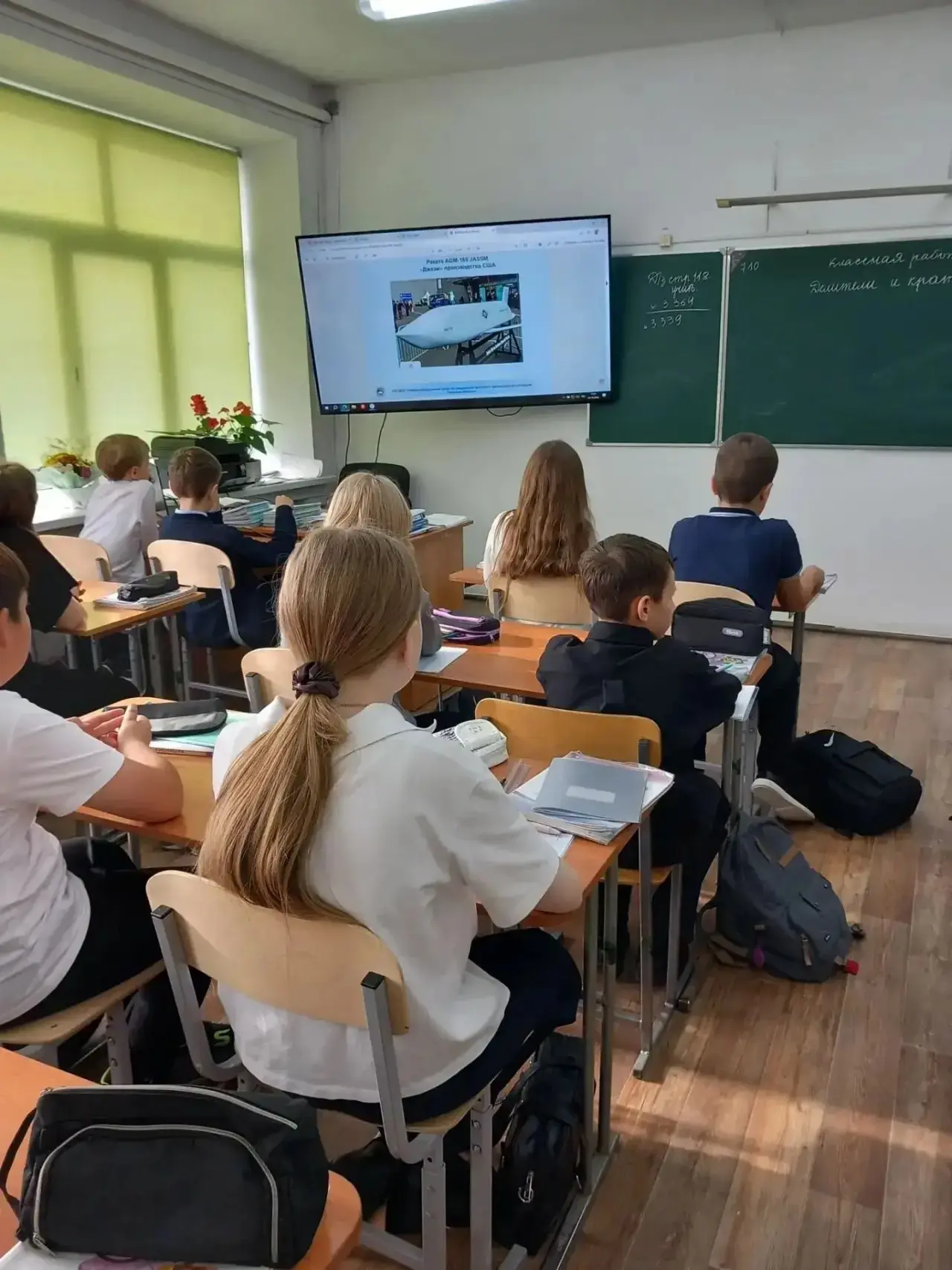 Согласно Плану проведения штабной тренировки по гражданской обороне в МБОУ «СОШ № 93» в...