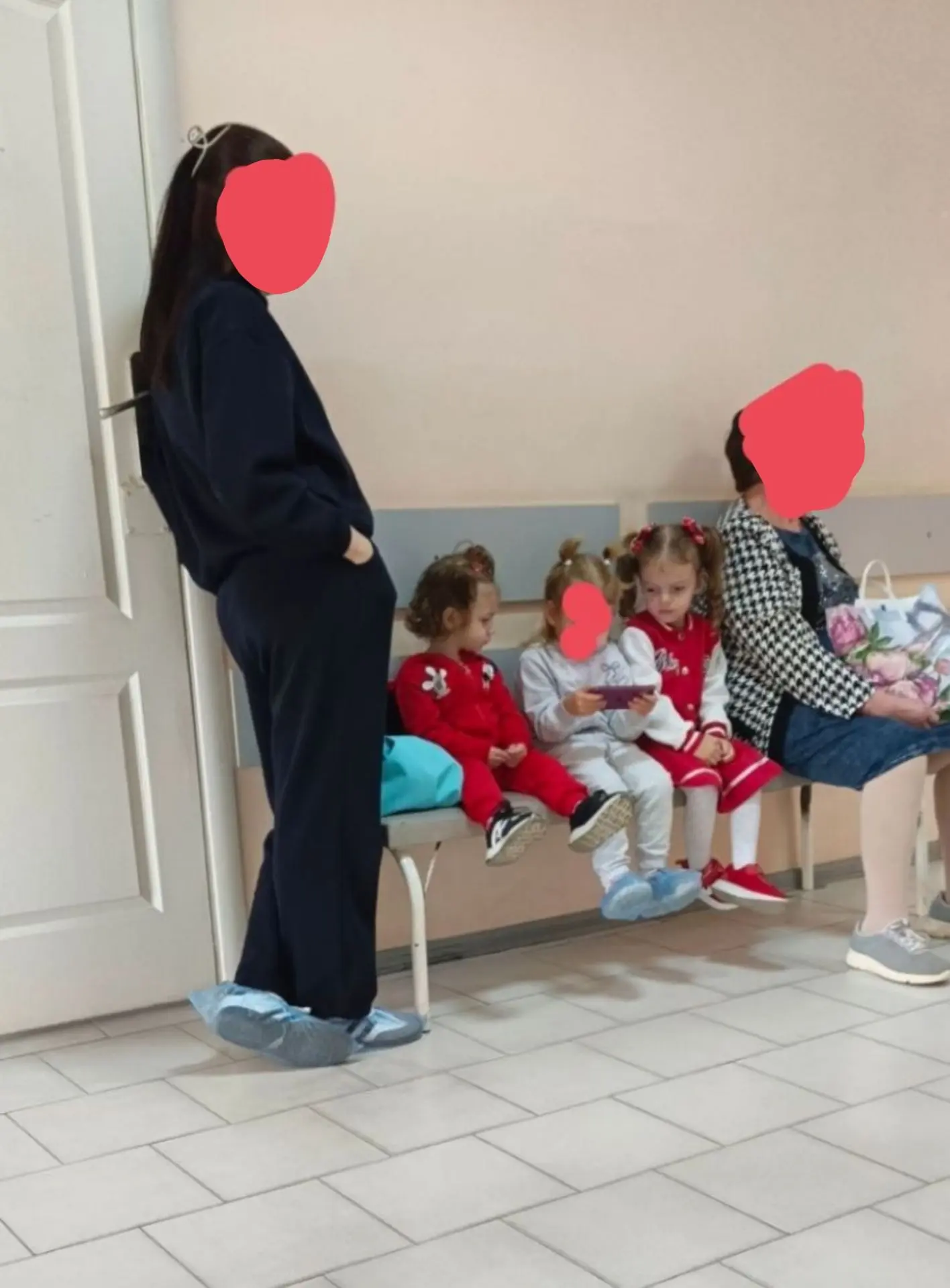 Обстановочка 😄Чужие лица закрасила🤗
