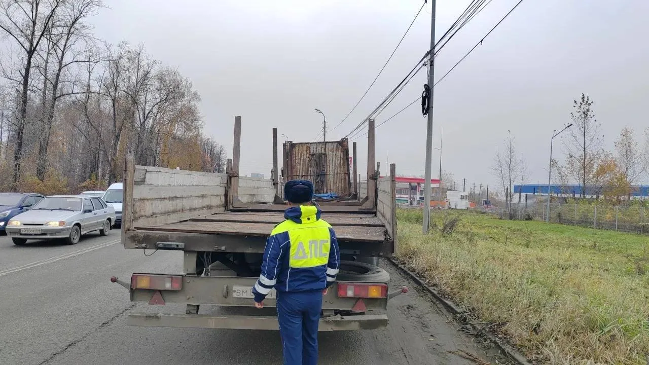 На Березовском тракте автобус со столкнулся с грузовиком.