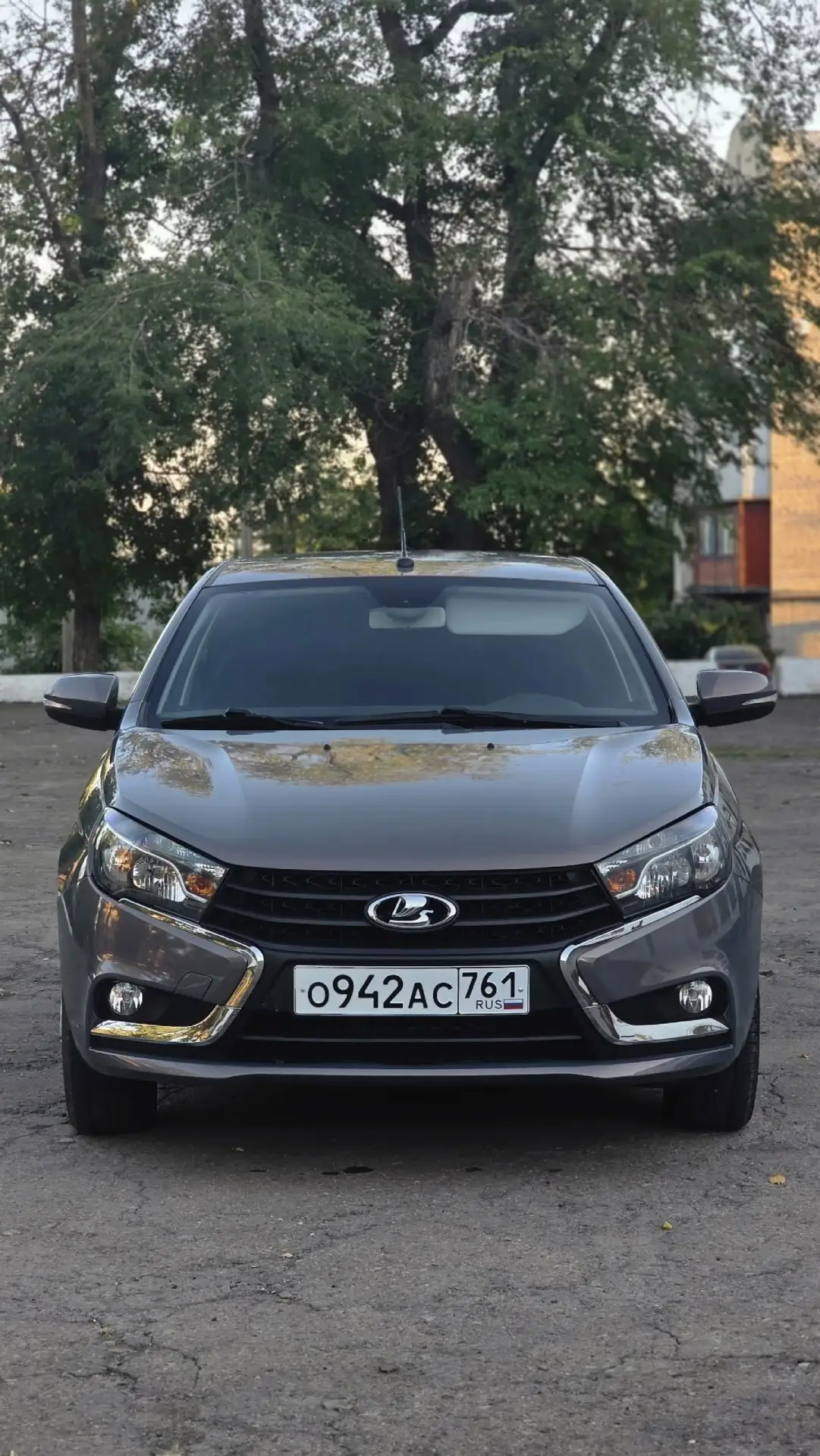 Продам lada vesta 2019 года досанкционная, в красивом цвете и на автомате, автомобиль в...