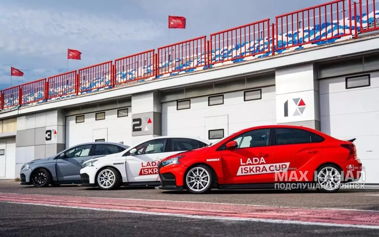 АвтоВАЗ показал гоночную Lada Iskra за 7 млн рублей.