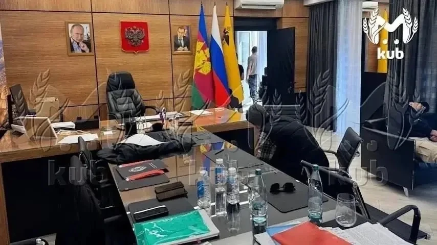 Обыски проходят в кабинете у главы администрации Новороссийска Андрея Кравченко