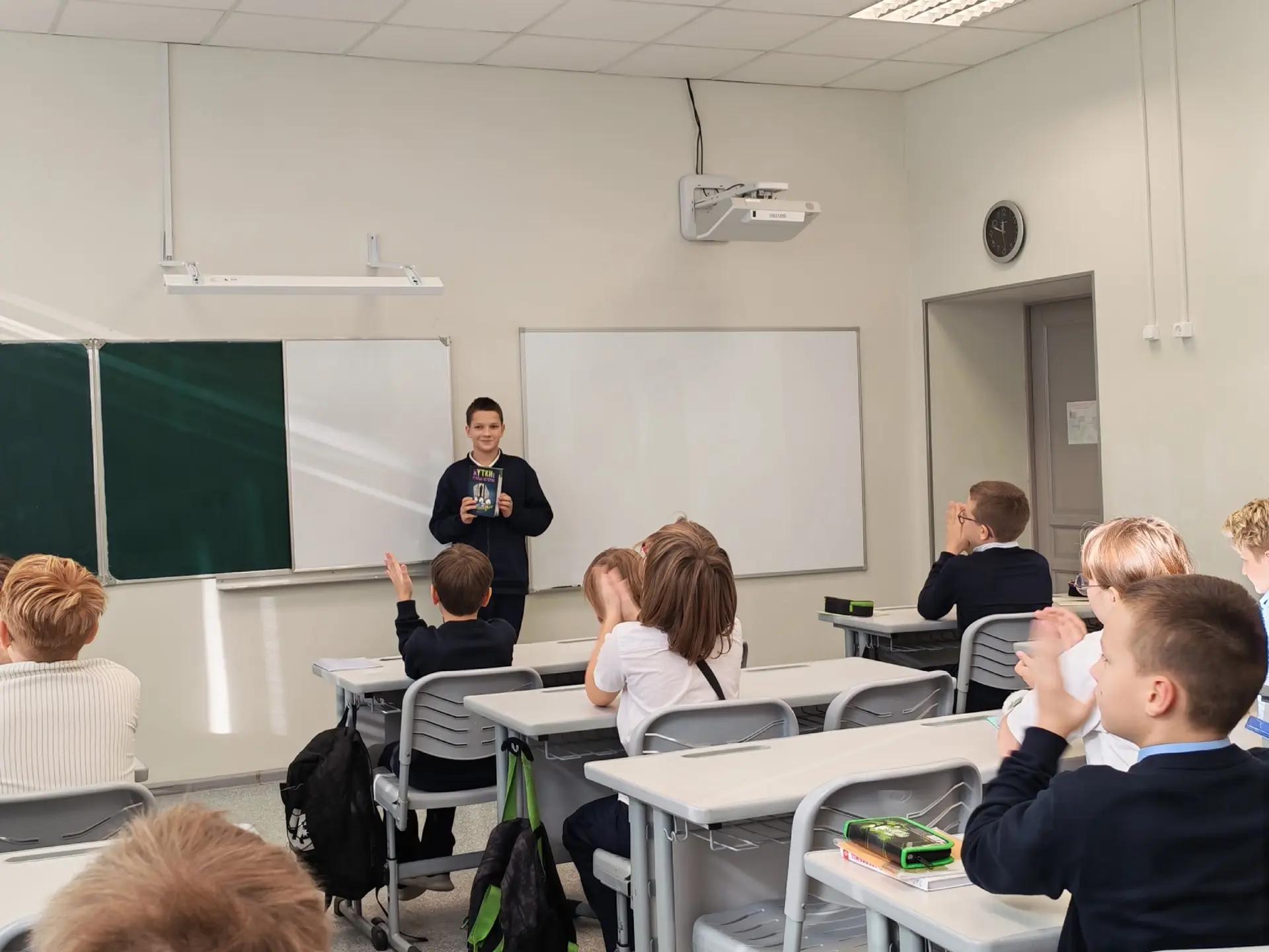 Сегодня ученики 6 класса нашей школы окунулись в мир технического творчества на занятии...