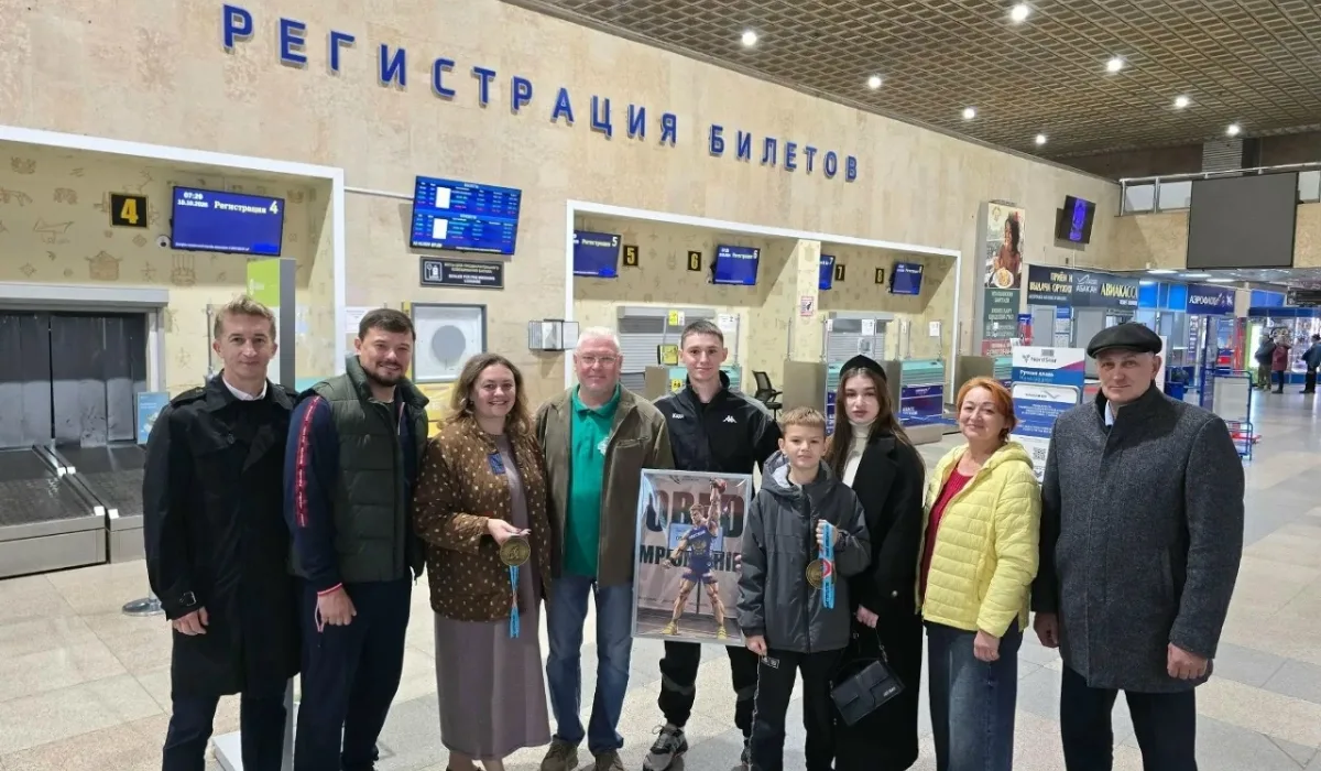 Елена Гопина встретила чемпиона мира по гиревому спорту