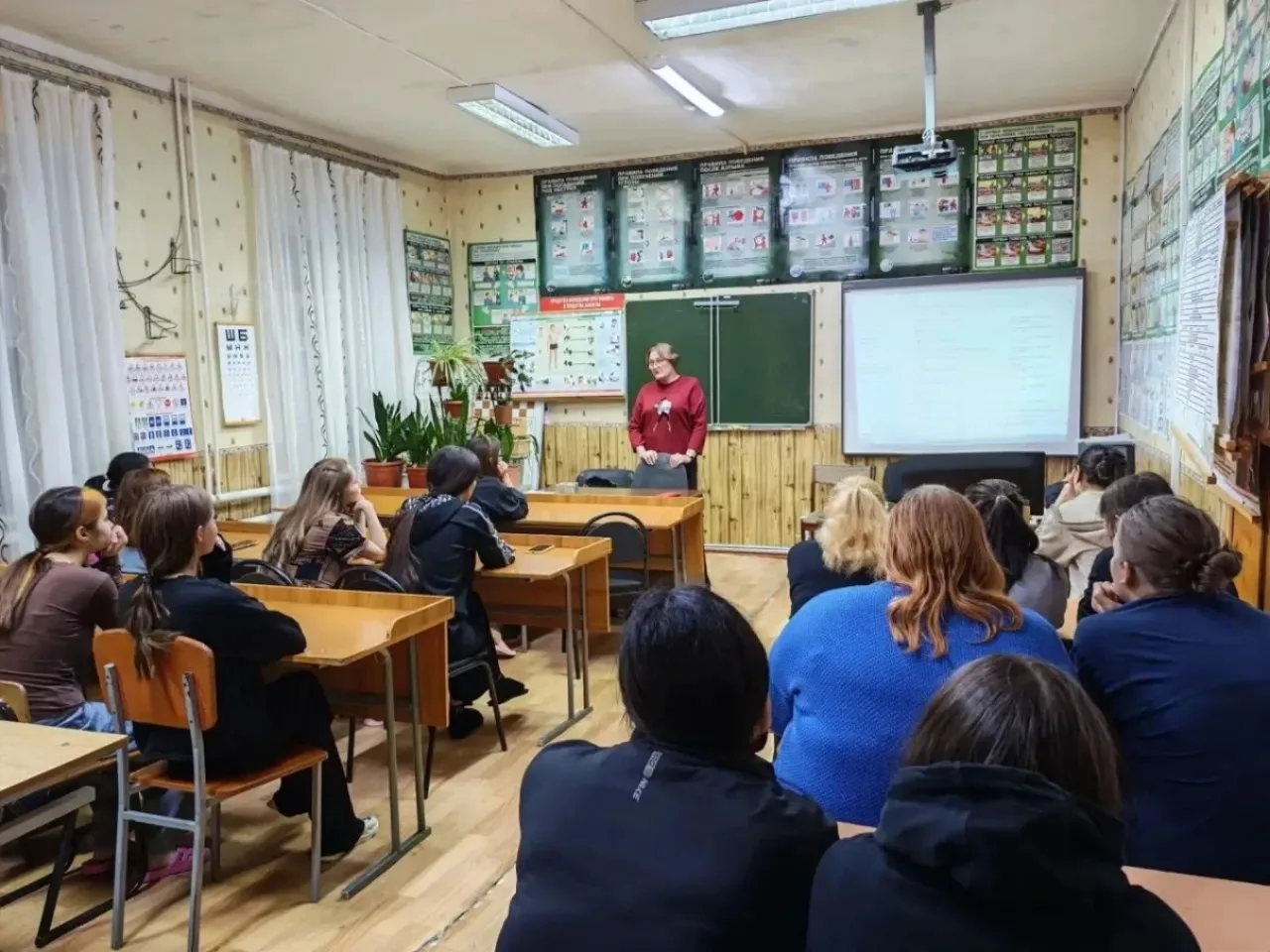 В рамках празднования Дня учителя в общежитии колледжа прошло теплое и душевное меропри...