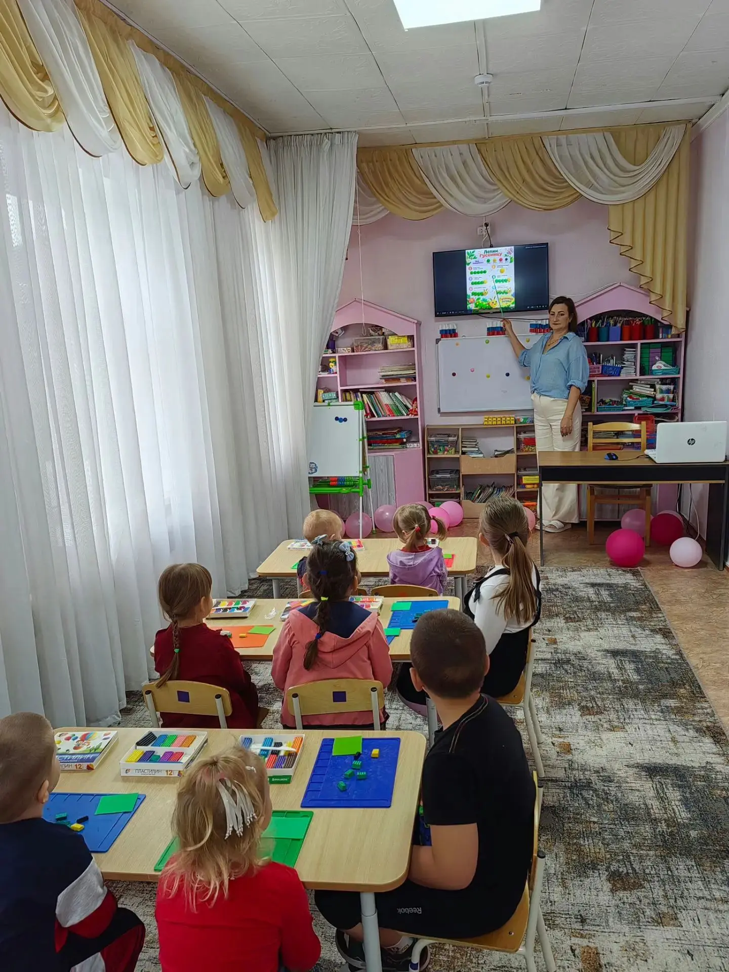 В группе "Непоседы" прошёл увлекательный тематический день, лепка из пластилина.🎨🔮