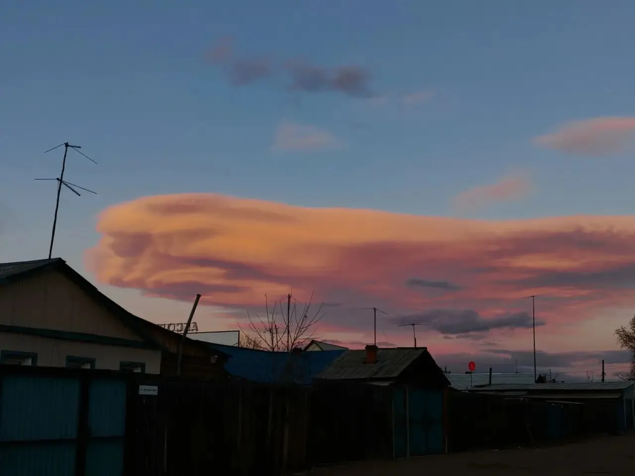 ☁️ «То самое интересное облако с разных поселений и ракурсов»