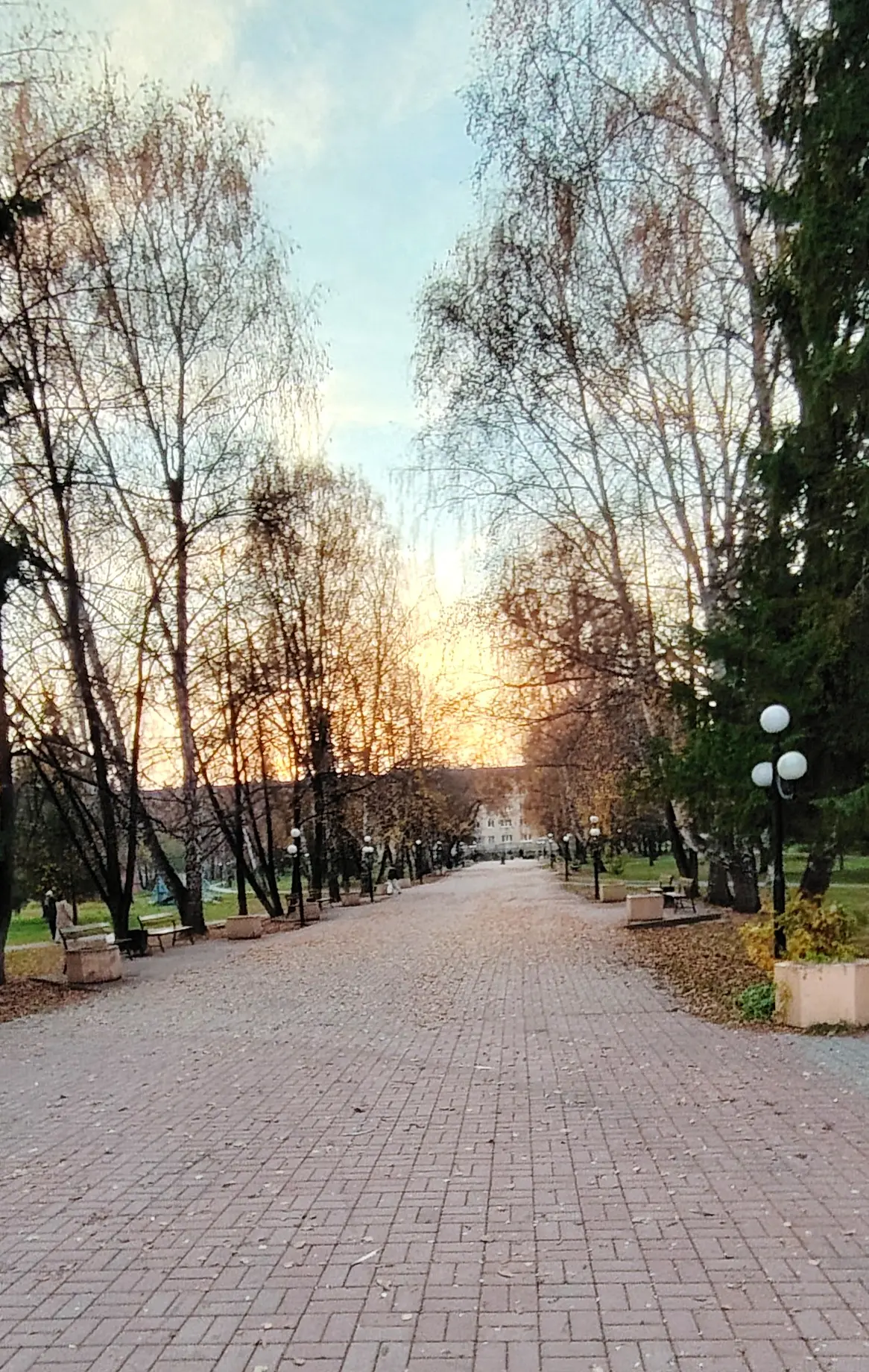 Сегодня была у мамы, в своём родном городе Чебаркуль, откуда я родом и сходила в парк П...