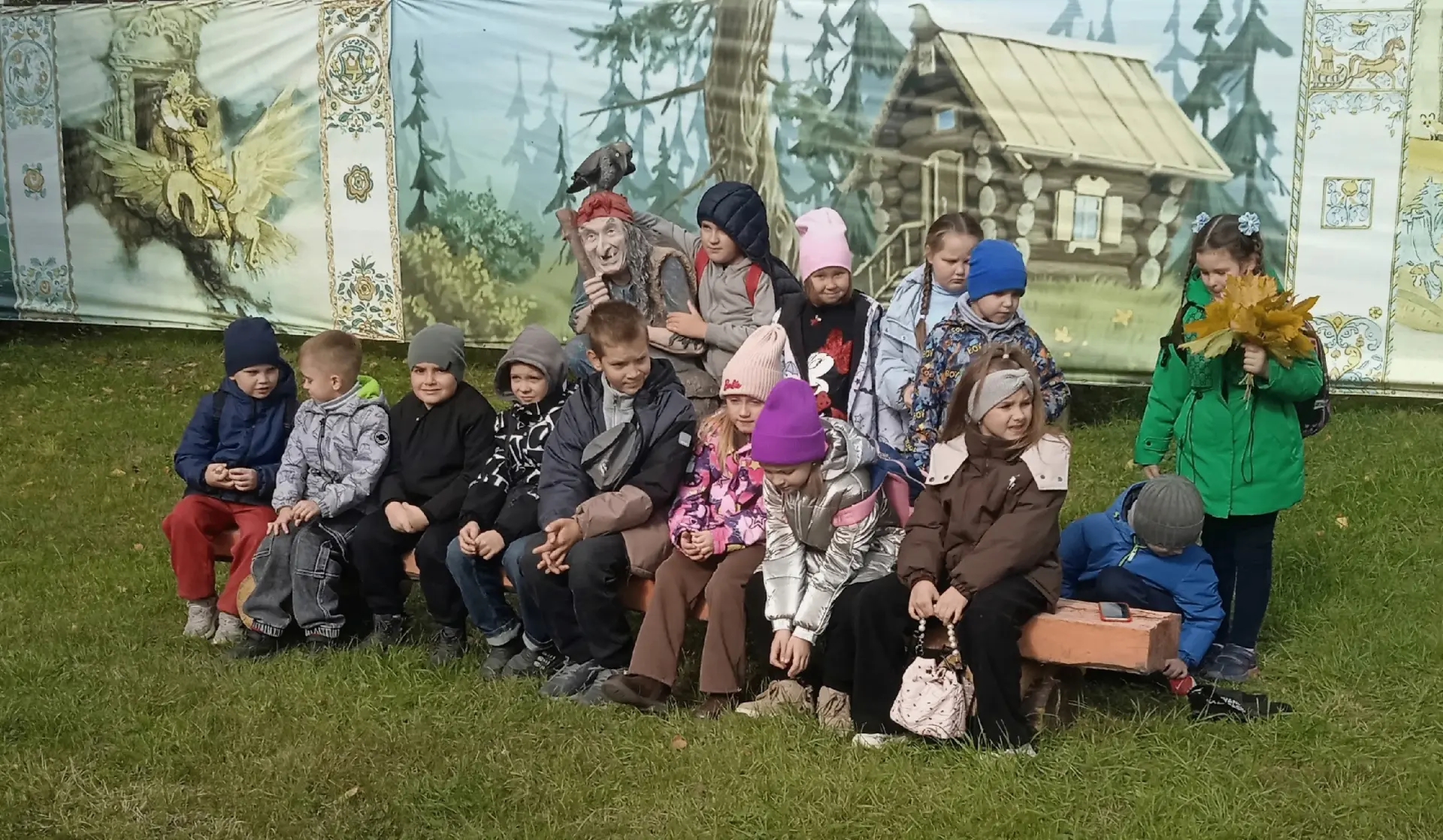 Фото - обзор «Золотая осень на кукольном подворье..» выставочного зала «Дом кукол».