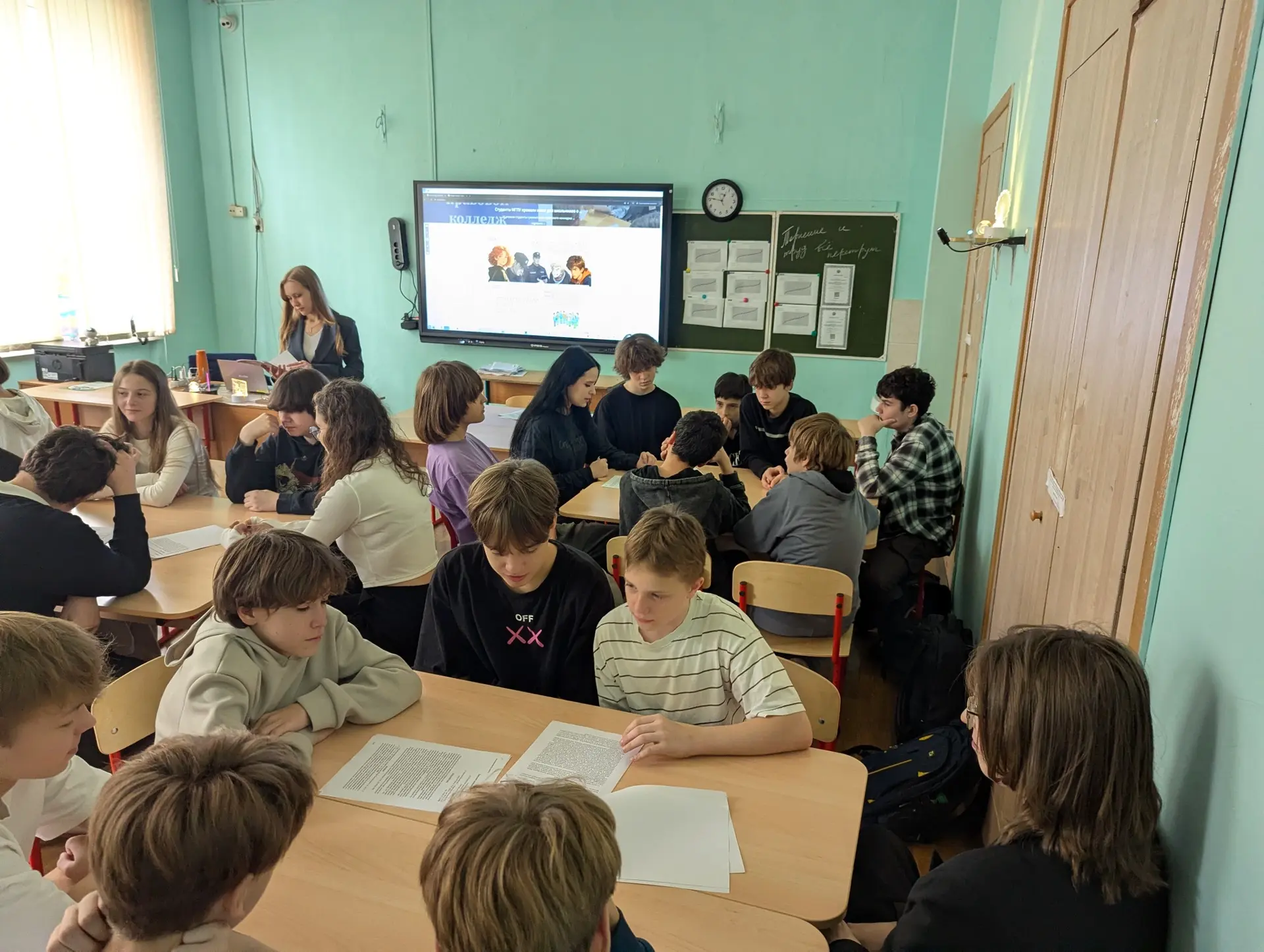 🏫Сегодня нашу школу снова посетили студенты Института экономики, управления и права МГПУ: