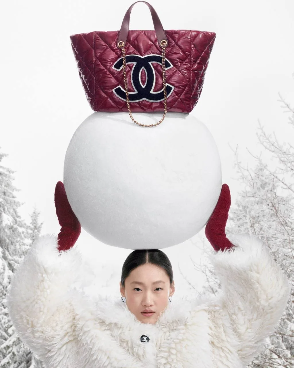 У нас из-за тёплой осени первоцветы зацвели (не шучу), зато у Chanel уже зима. Модный д...