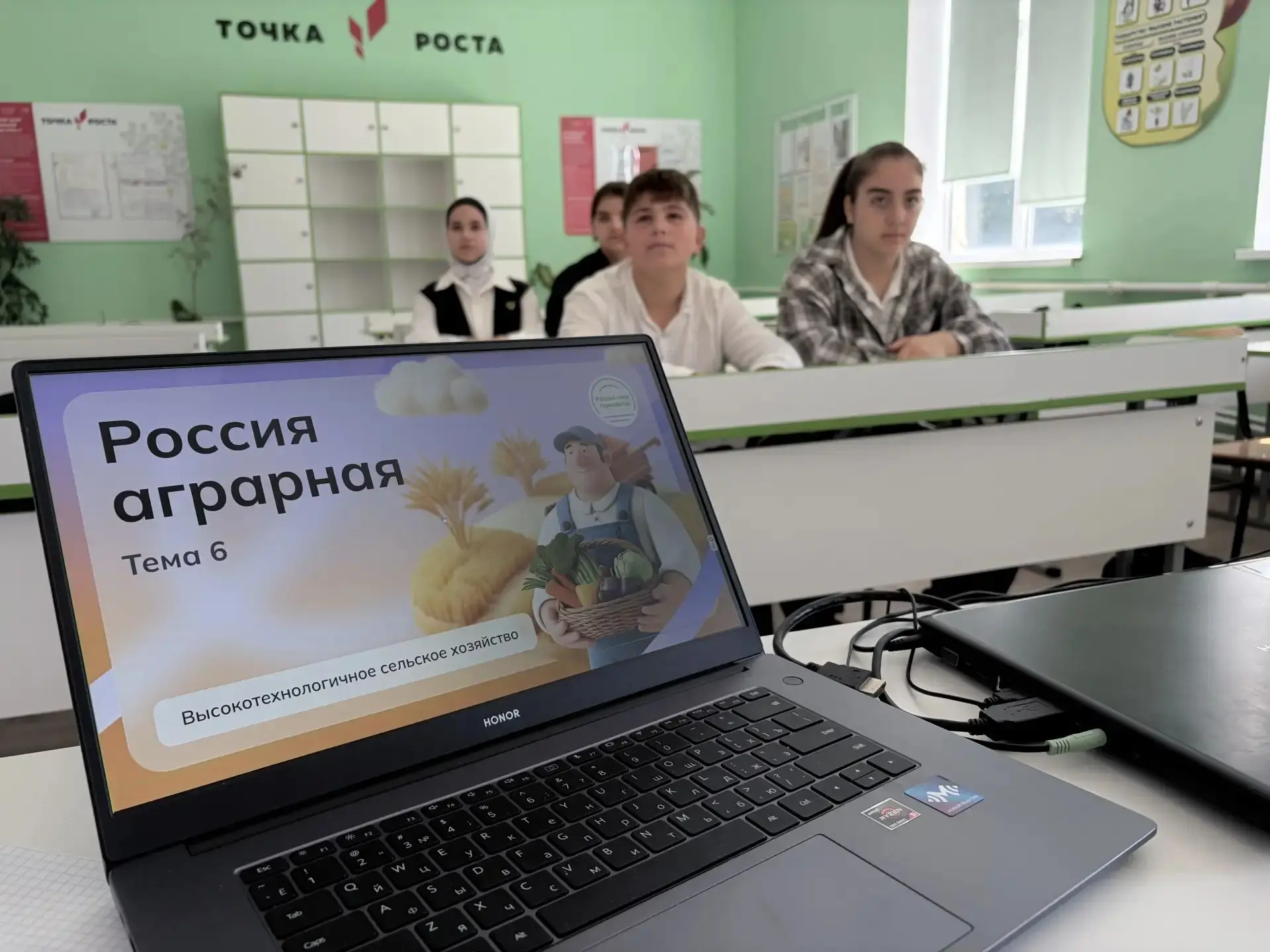 8 октября 2026 года в 6в классе прошло внеурочное занятие "Россия-мои горизонты", тема ...