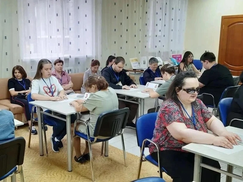 Чьи руки лучше видят текст?