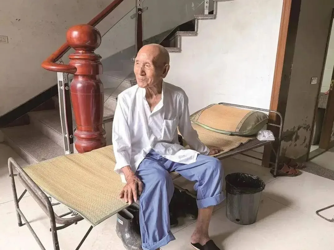 Кола — секрет долголетия 101-летнего деда из Китая: он признался, что обожает газировку...